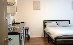 Studio In Bolton Town, Short Stay Studio 5,